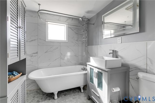 3013 R St, Richmond, VA 23223