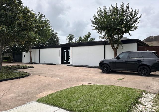 5127 S Braeswood Boulevard, Houston, TX 77096