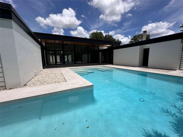 5127 S Braeswood Boulevard, Houston, TX 77096