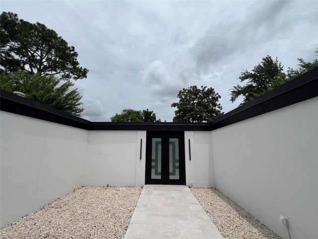 5127 S Braeswood Boulevard, Houston, TX 77096