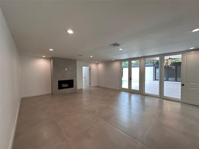 5127 S Braeswood Boulevard, Houston, TX 77096