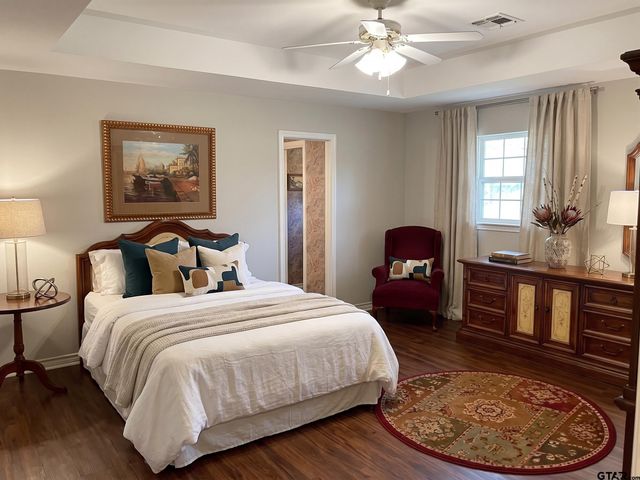 2005 Ventureview St, Palestine, TX 75803
