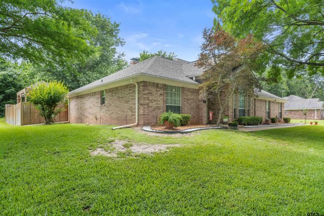 2005 Ventureview St, Palestine, TX 75803