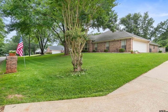 2005 Ventureview St, Palestine, TX 75803