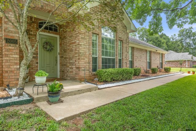 2005 Ventureview St, Palestine, TX 75803