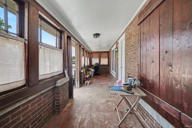 703 W 4th Street, Mishawaka, IN 46544