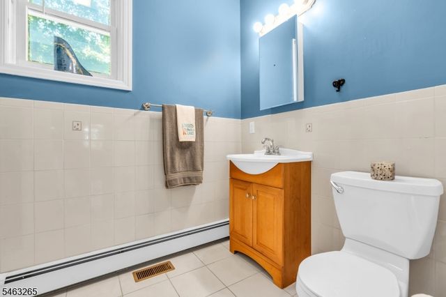 104 Bishops Rock Rd, Hopatcong Boro, NJ 07843