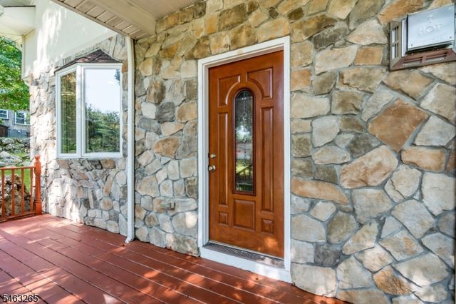 104 Bishops Rock Rd, Hopatcong Boro, NJ 07843