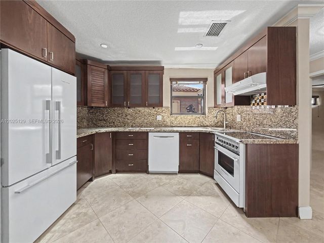 500 Bonnie Brae Way 17, Hollywood, FL 33021