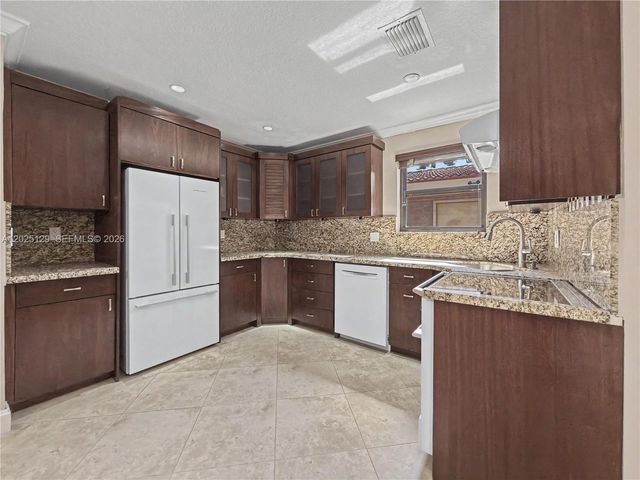 500 Bonnie Brae Way 17, Hollywood, FL 33021