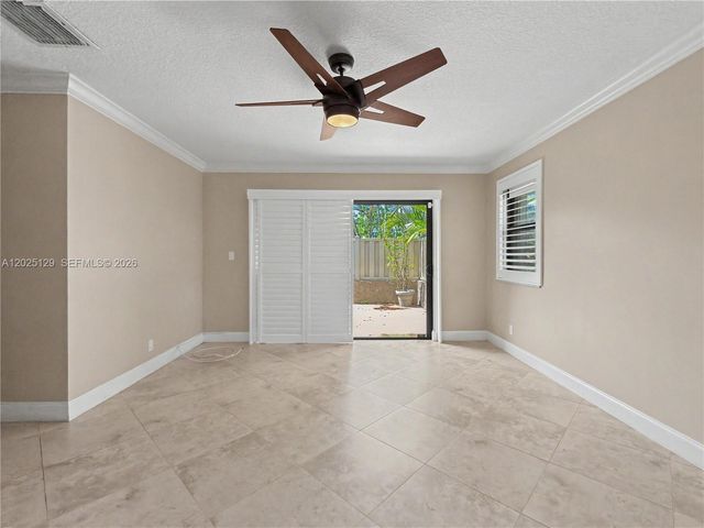500 Bonnie Brae Way 17, Hollywood, FL 33021