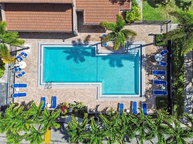 500 Bonnie Brae Way 17, Hollywood, FL 33021