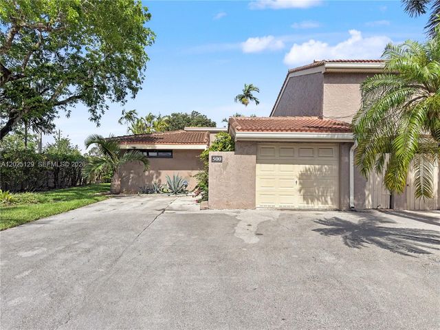 500 Bonnie Brae Way 17, Hollywood, FL 33021
