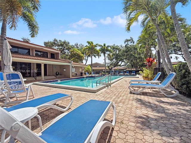 500 Bonnie Brae Way 17, Hollywood, FL 33021
