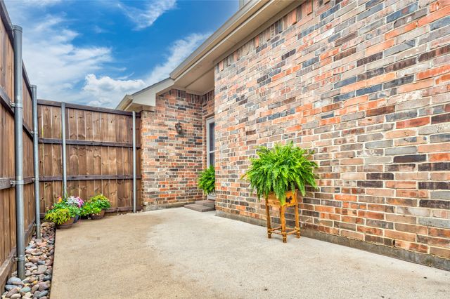 465 Ridge Meade Drive, Lewisville, TX 75067