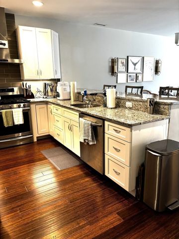 33 H Street 302, Boston, MA 02127