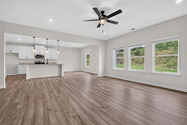 219 Shire Loop, Calhoun, GA 30701