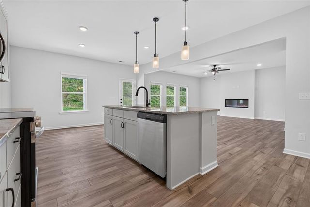 219 Shire Loop, Calhoun, GA 30701