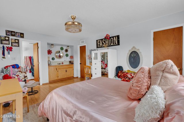6040 STRAHAN Road, El Paso, TX 79932