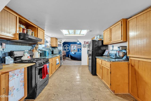 6040 STRAHAN Road, El Paso, TX 79932