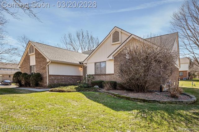 45105 Dunbarton Drive, Novi, MI 48375