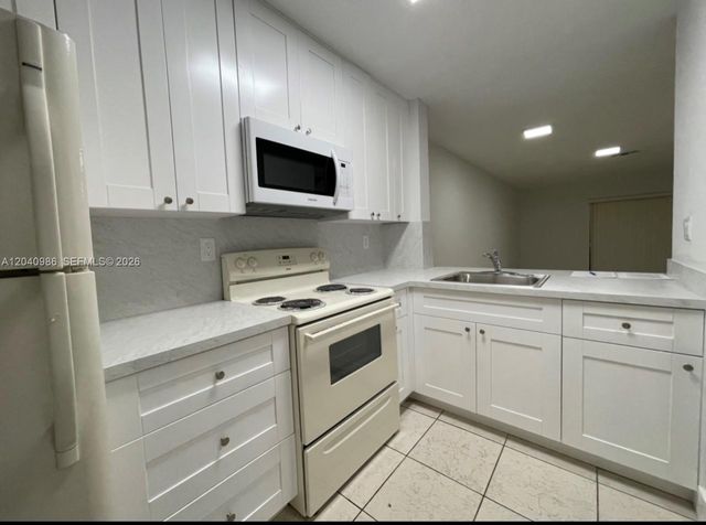6854 NW 173rd Dr 209, Hialeah, FL 33015