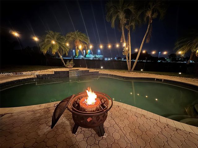 694 SW 168th Way, Pembroke Pines, FL 33027