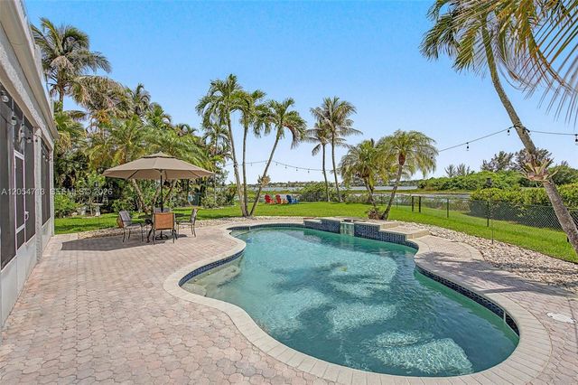 694 SW 168th Way, Pembroke Pines, FL 33027