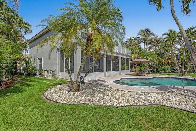 694 SW 168th Way, Pembroke Pines, FL 33027