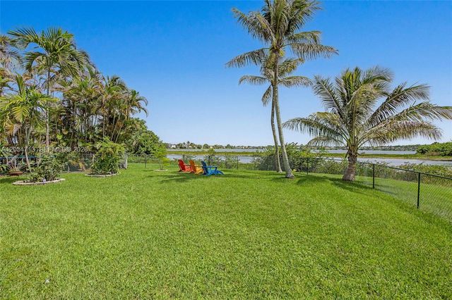 694 SW 168th Way, Pembroke Pines, FL 33027