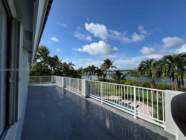694 SW 168th Way, Pembroke Pines, FL 33027