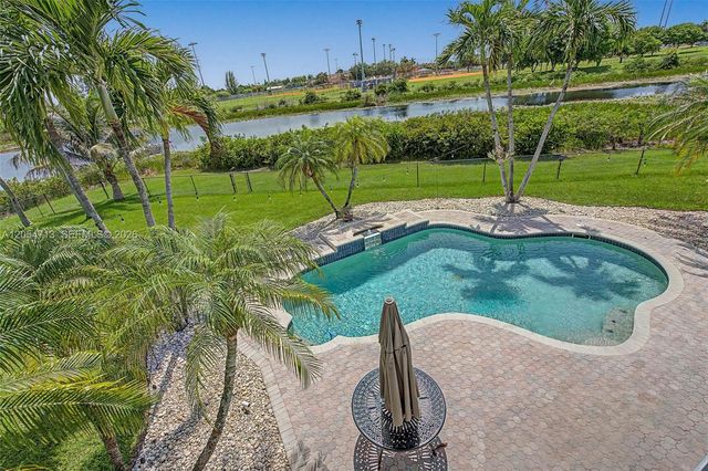 694 SW 168th Way, Pembroke Pines, FL 33027
