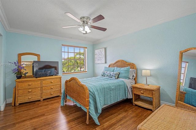 694 SW 168th Way, Pembroke Pines, FL 33027