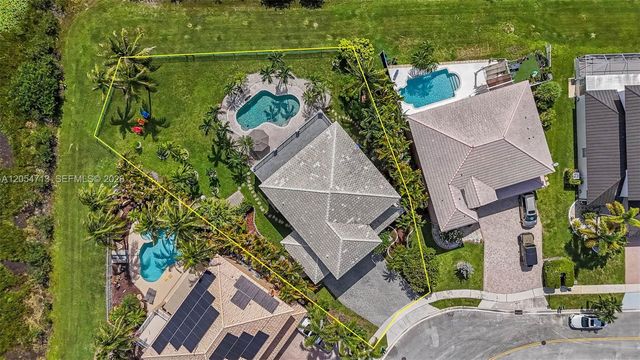 694 SW 168th Way, Pembroke Pines, FL 33027