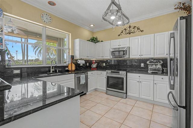 694 SW 168th Way, Pembroke Pines, FL 33027