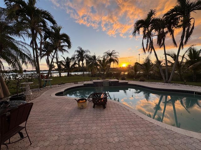 694 SW 168th Way, Pembroke Pines, FL 33027