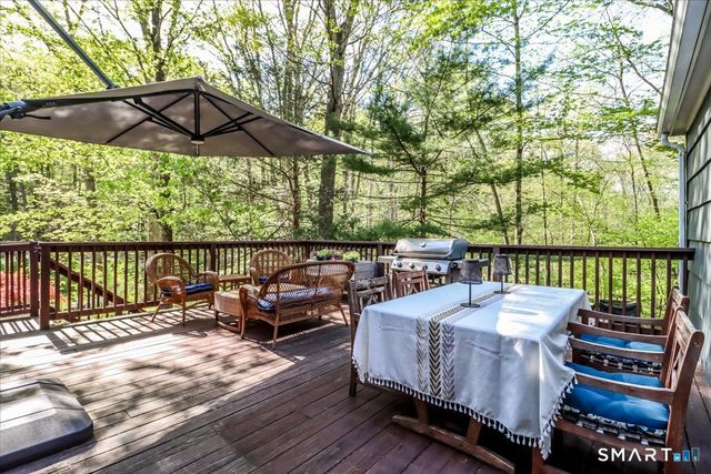 28 Fieldcrest Drive, Ridgefield, CT 06877