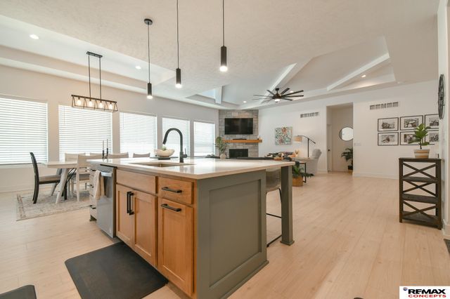 921 S 88th Street, Lincoln, NE 68520