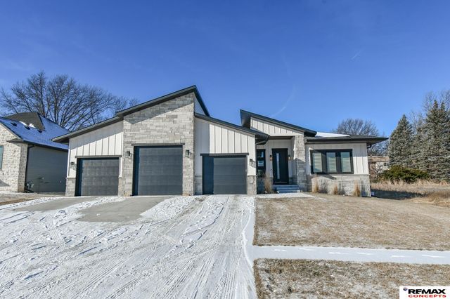 921 S 88th Street, Lincoln, NE 68520