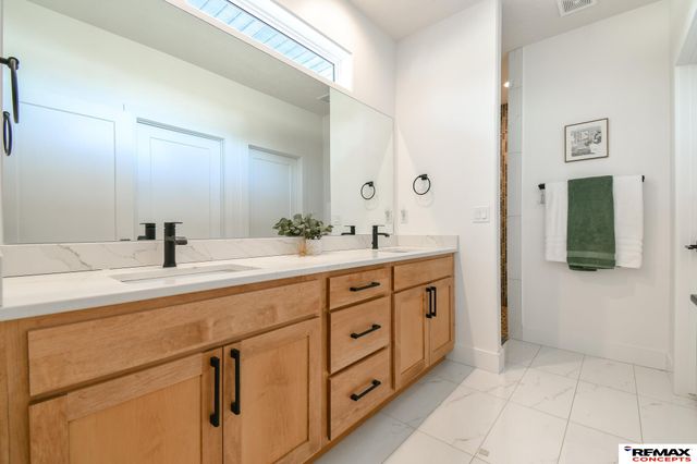 921 S 88th Street, Lincoln, NE 68520