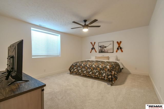 921 S 88th Street, Lincoln, NE 68520