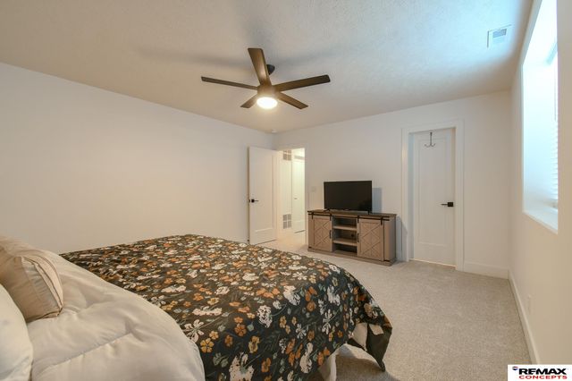 921 S 88th Street, Lincoln, NE 68520