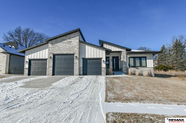 921 S 88th Street, Lincoln, NE 68520