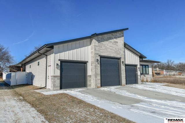 921 S 88th Street, Lincoln, NE 68520