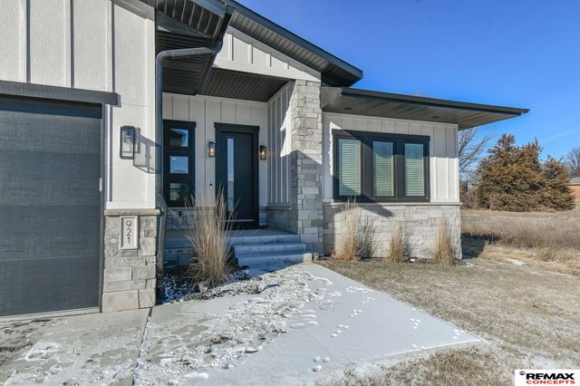 921 S 88th Street, Lincoln, NE 68520