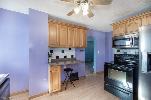 9215 Pinegrove Avenue, Parma, OH 44129