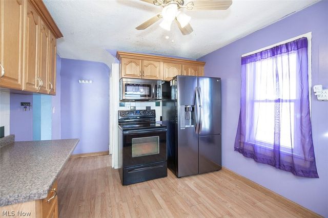 9215 Pinegrove Avenue, Parma, OH 44129