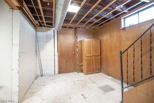 9215 Pinegrove Avenue, Parma, OH 44129