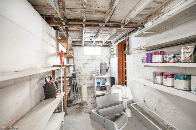 9215 Pinegrove Avenue, Parma, OH 44129