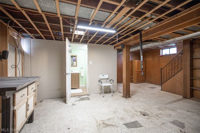 9215 Pinegrove Avenue, Parma, OH 44129